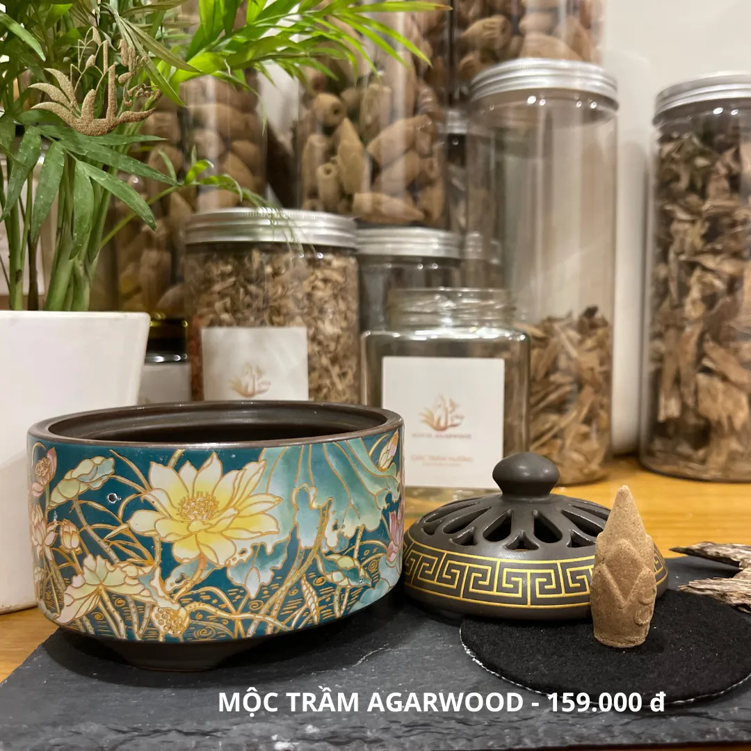 LOTUS CERAMIC AGARWOOD INCENSE BURNER – PREMIUM HANDCRAFTED OUD BURNER WITH HEAT-RESISTANT PAD